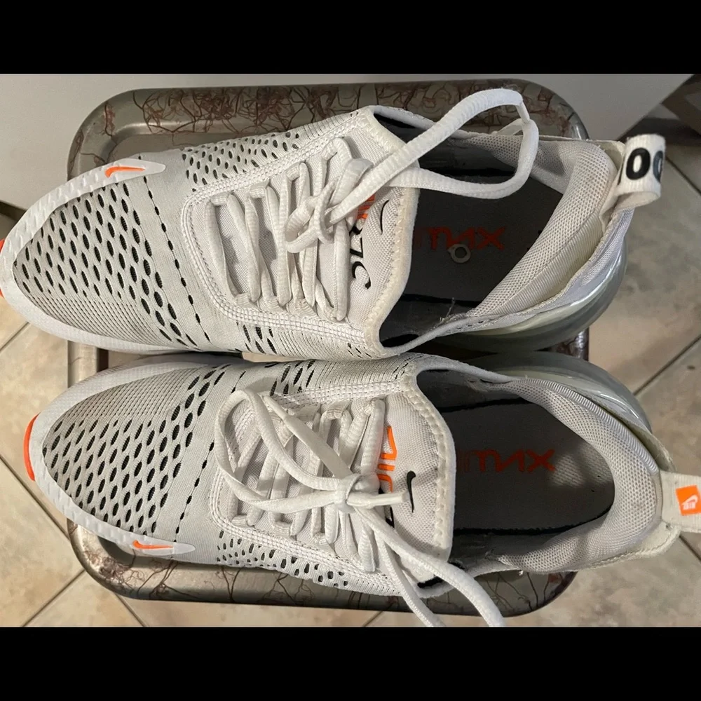 Nike - Picture 3 of 3
